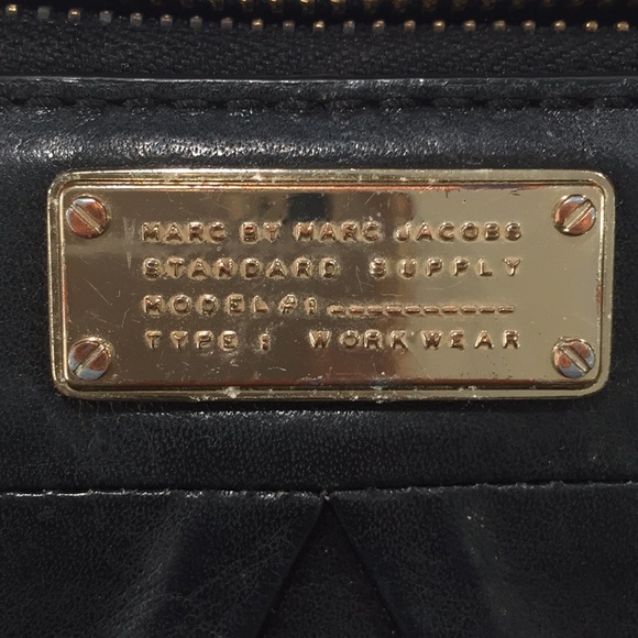 Marc by Marc Jacobs leather wristlet - Picture 2 of 4